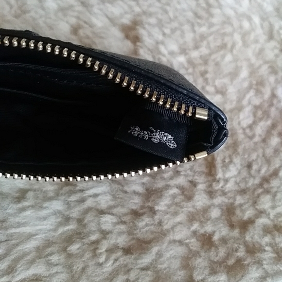 NWOT Coach Wristlet - Picture 6 of 8